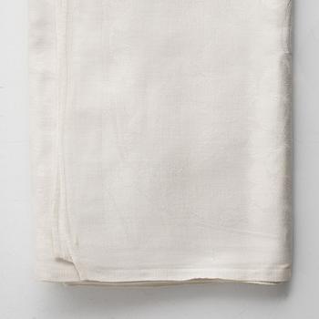 Five tablecloths, partly linen.