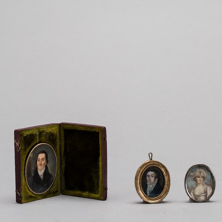 THREE 19TH CENTURY MINIATURES PORTRAITS.