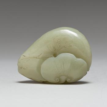 A carved nephrite sculpture of fish and bat by lotusbud, Qing dynasty (1664-1912).