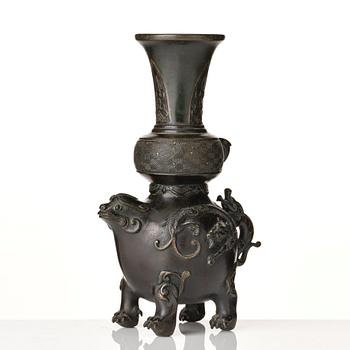 Two bronze vases, Qing dynasty, 18th /19th Century.