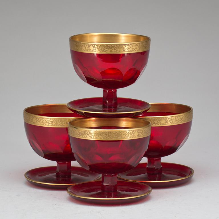 SKÅLAR PÅ FOT, 4 st, glas, trol 1920-tal.