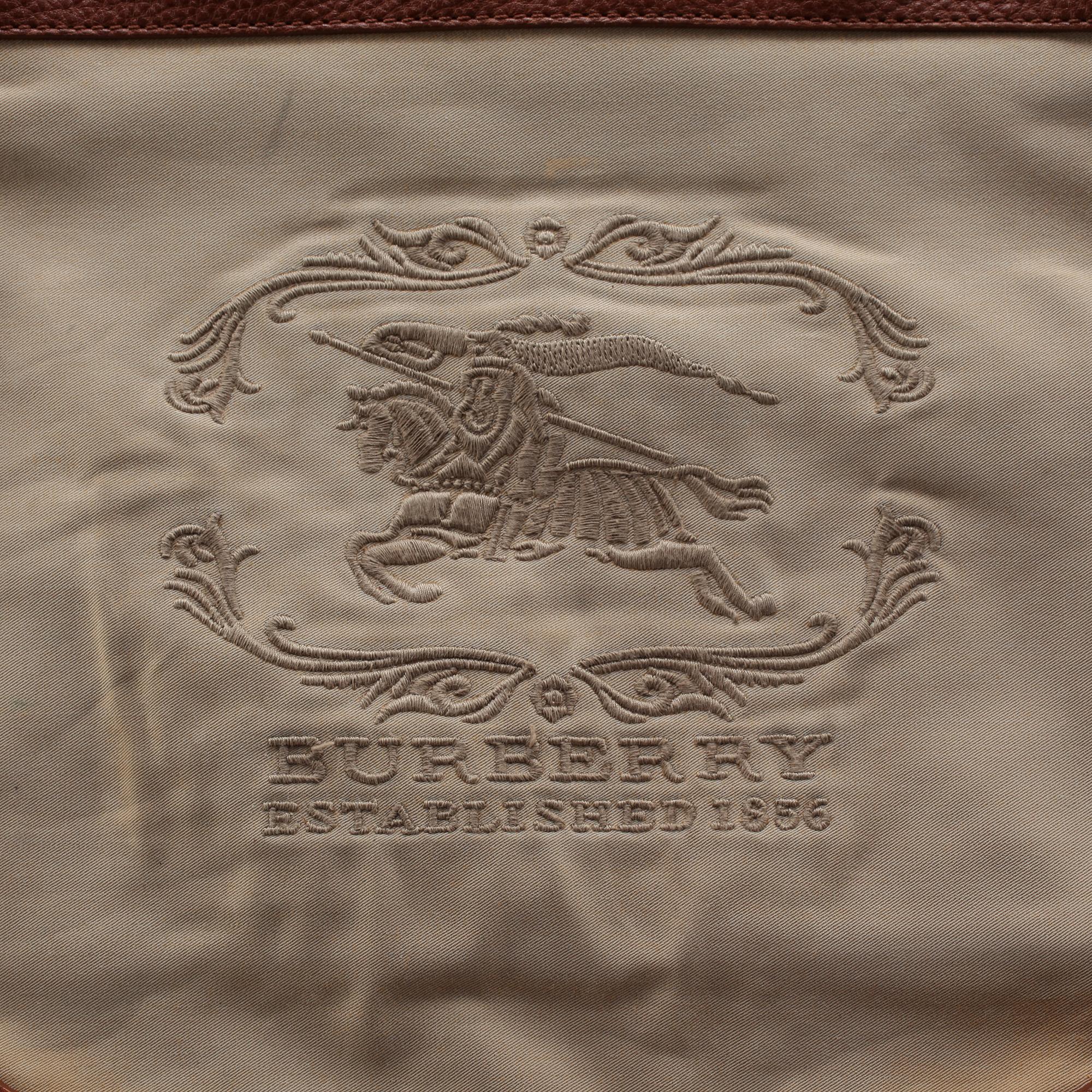 VÄSKA, Burberry, London, 2000-tal.