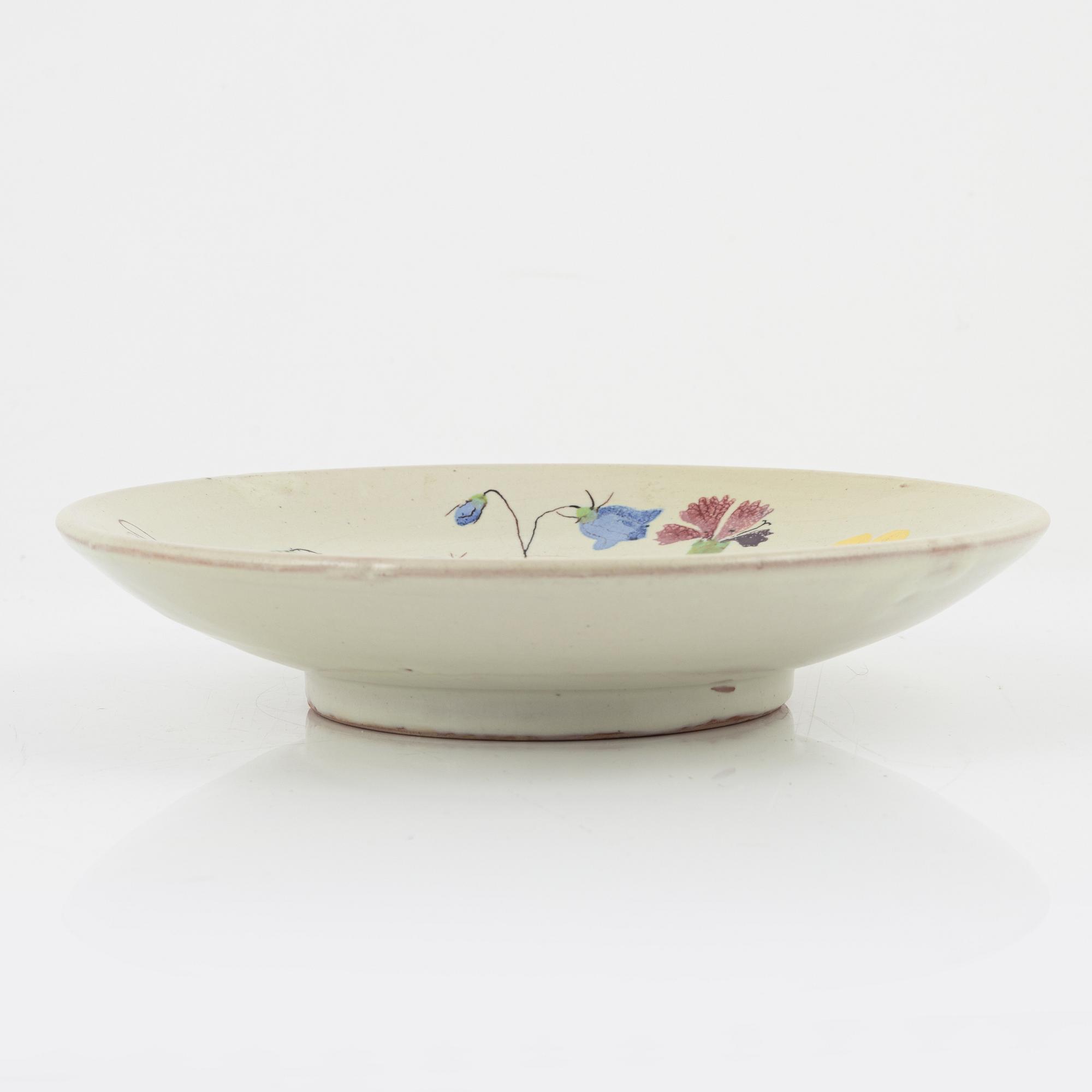 Gocken Jobs, an eratjhenware dish, signed and dated 1943.