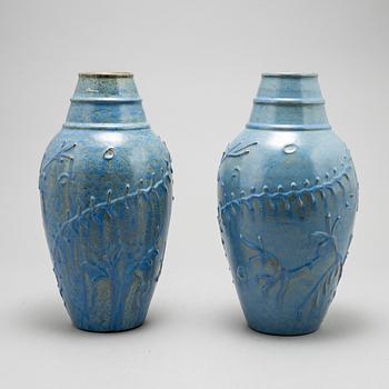 Erik Mornils, vaser, ett par, Nittsjö, 1900-talets mitt.