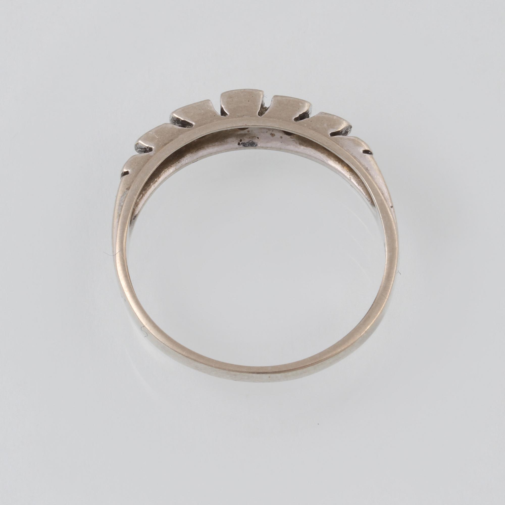 RING, 18K vitguld med 5 åttkantslipade diamanter, importstämplad. Vikt 2,8 gram.