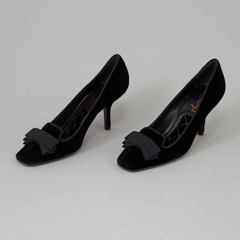 Pumps by Yves Saint Laurent, size 39.5.