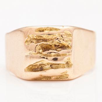 BJÖRN WECKSTRÖM, A 14K gold ring "Mountains". Lapponia 1967.