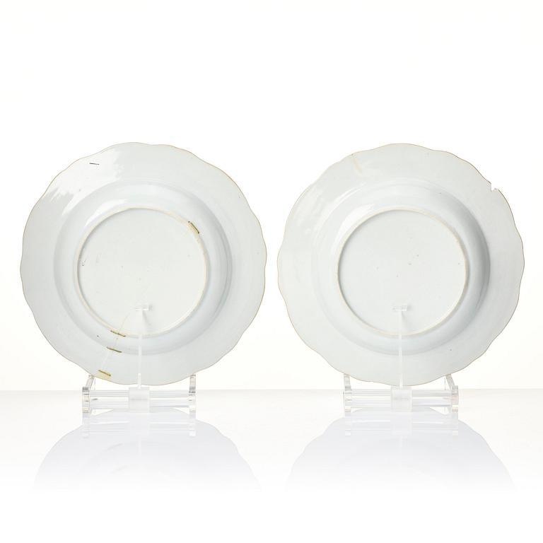 A set of 8 Chinese Export armorial soup dishes, Qing dynasty, circa 1790's.