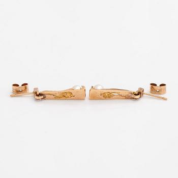 Björn Weckström, örhängen, "Pärltorn", 14K guld och odlade pärlor. Lapponia 1968.