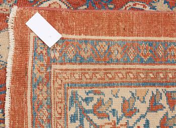 ANTIQUE/SEMI-ANTIQUE MAHAL, so called Ziegler Mahal. 472,5 x 371 cm.
