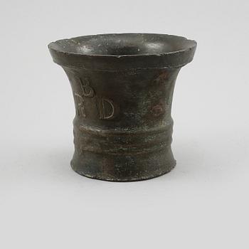 MORTEL, mässing, daterad 1658.