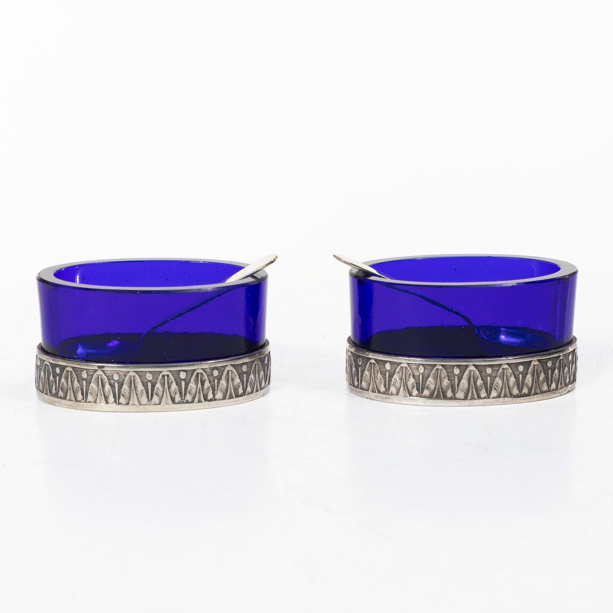 Wiwen Nilsson, A pair of silver salt cellars with spoons, 1949–1950.