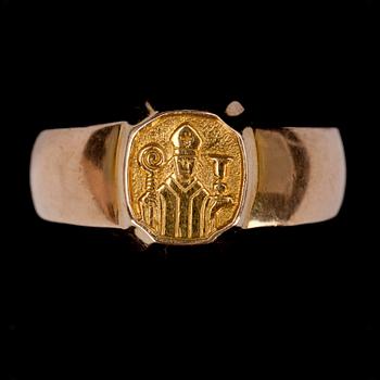RING, guld 14K, Westendin Invalidien Ammattioppilaitos, Esbo 1977. Vikt 25,7 g.