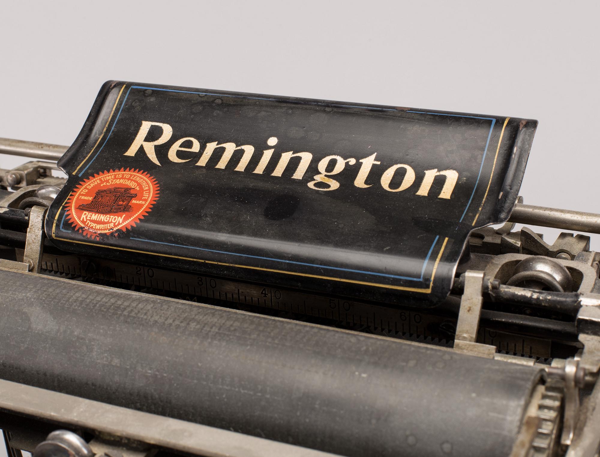 A typewriter Remington.