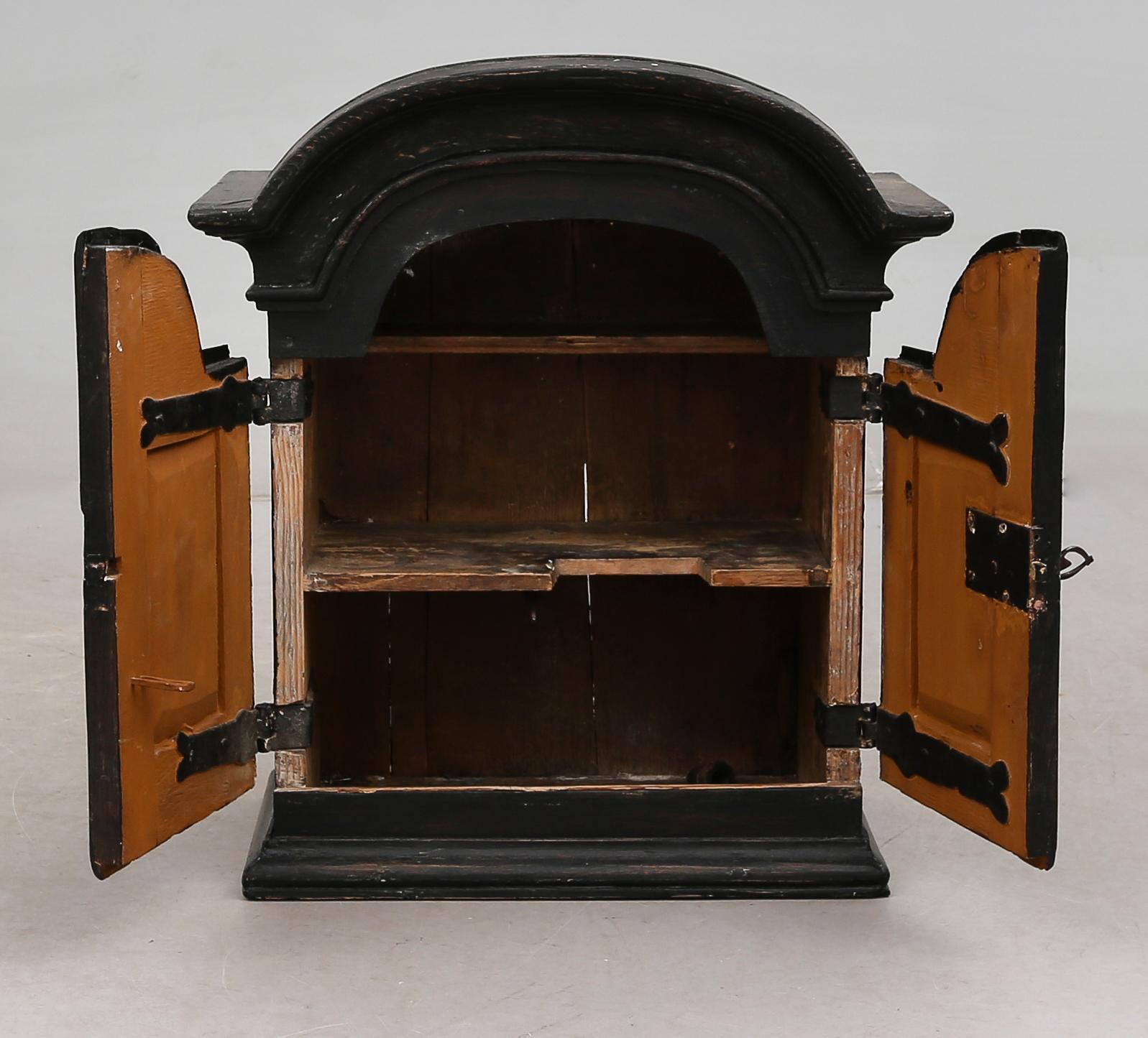 HÄNGSKÅP, 1700-tal.