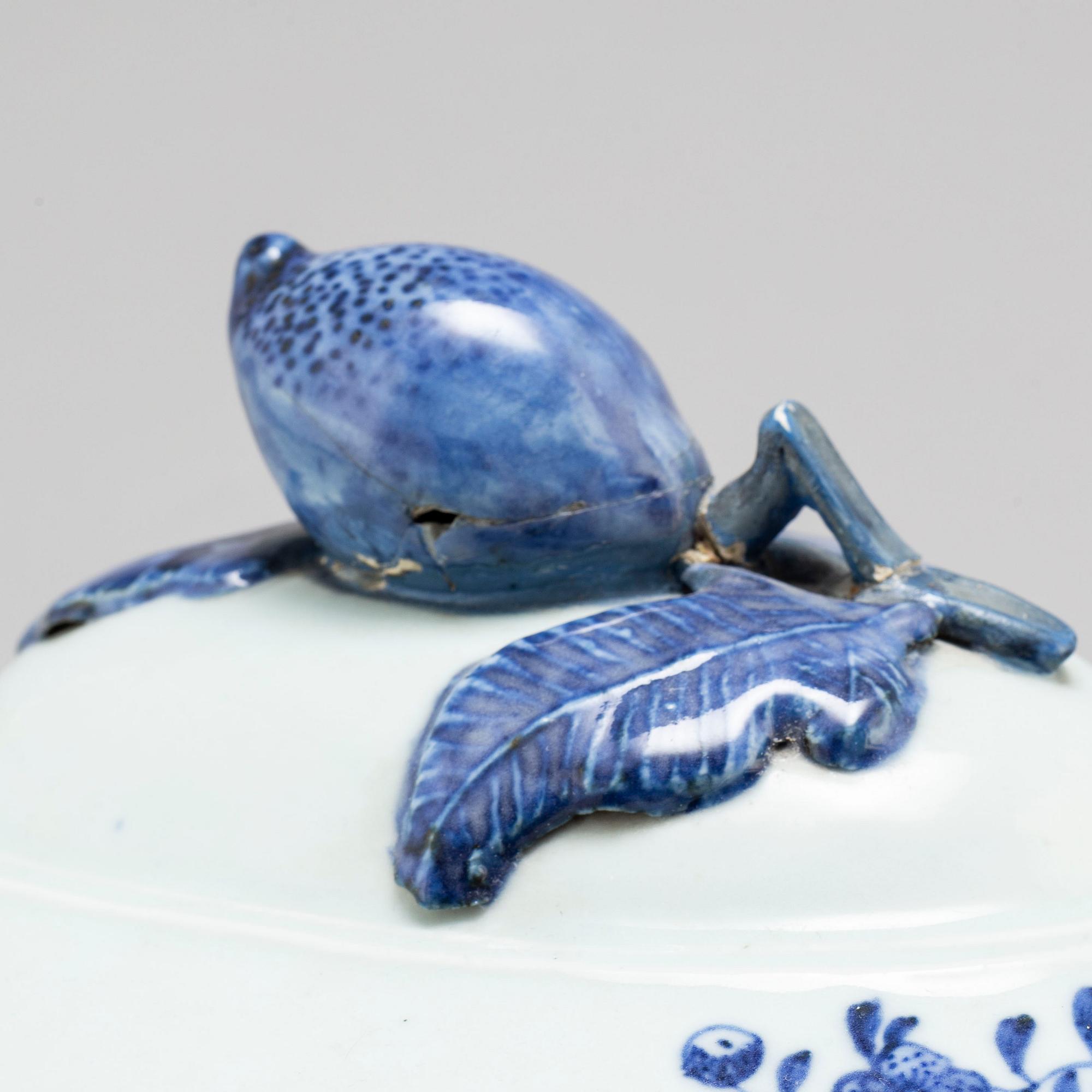 A large blue and white export porcelain tureen with cover, Qing dynasty, Qianlong (1736-95).