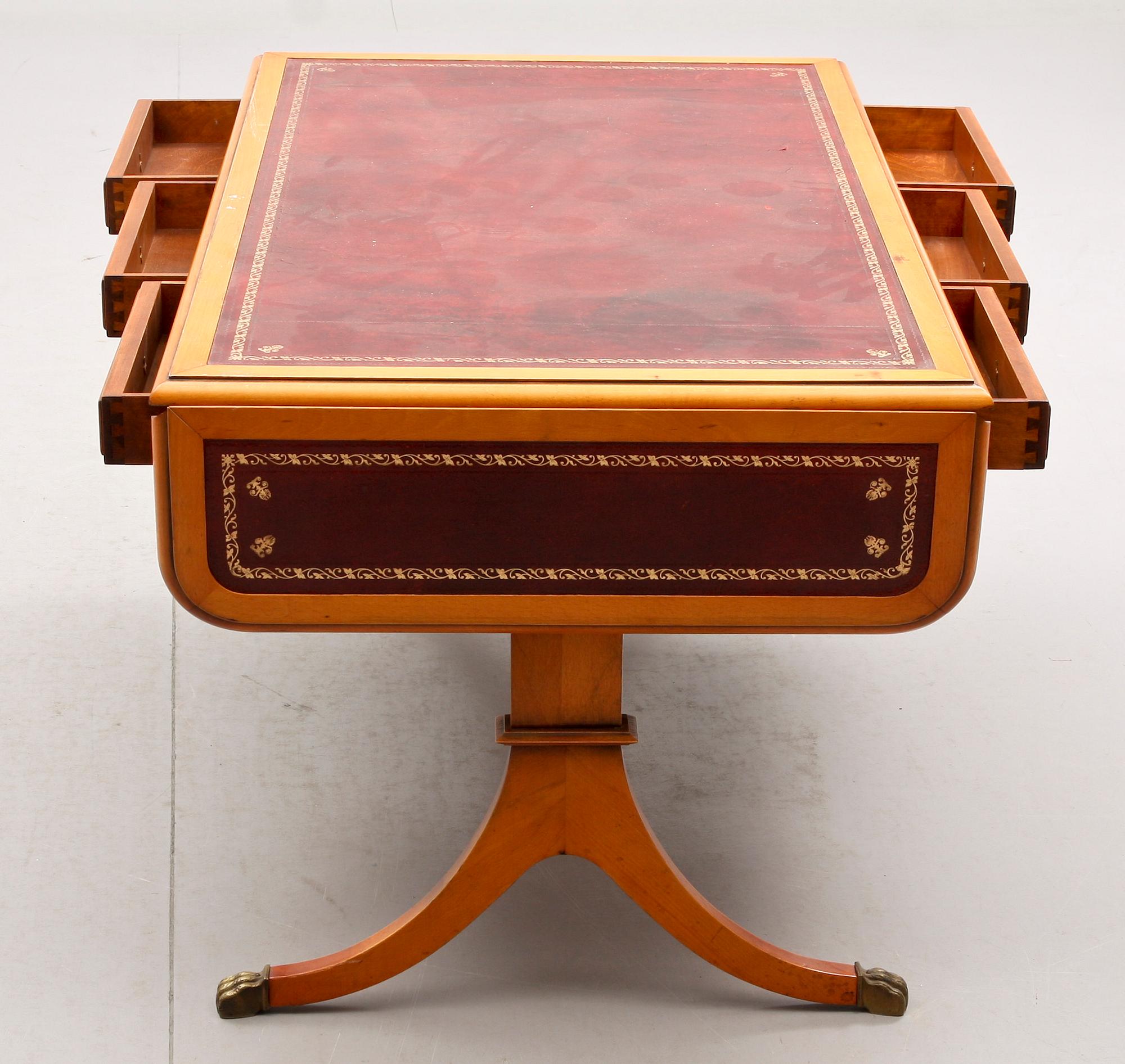 KLAFFBORD, engelsk stil, 1900-talets andra hälft.