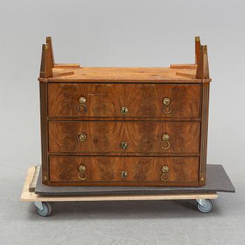 An early 20th century gustavian style chest of drawers.