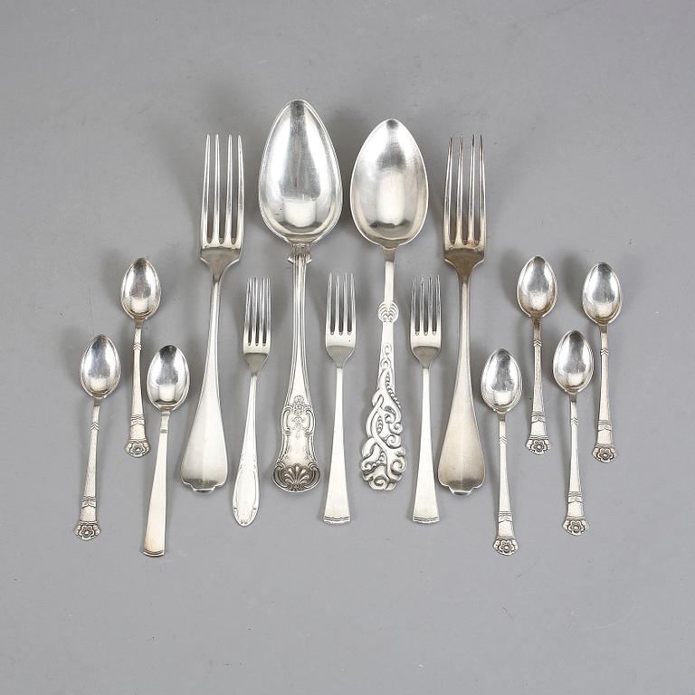 PARTI SILVER, 11 delar, svenska samt danska stämplar, 1900-tal. Vikt ca 400 g.