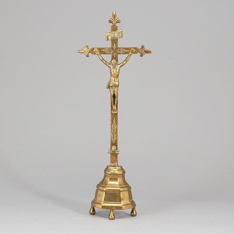 A bronze crucifix, 17th/18th century.