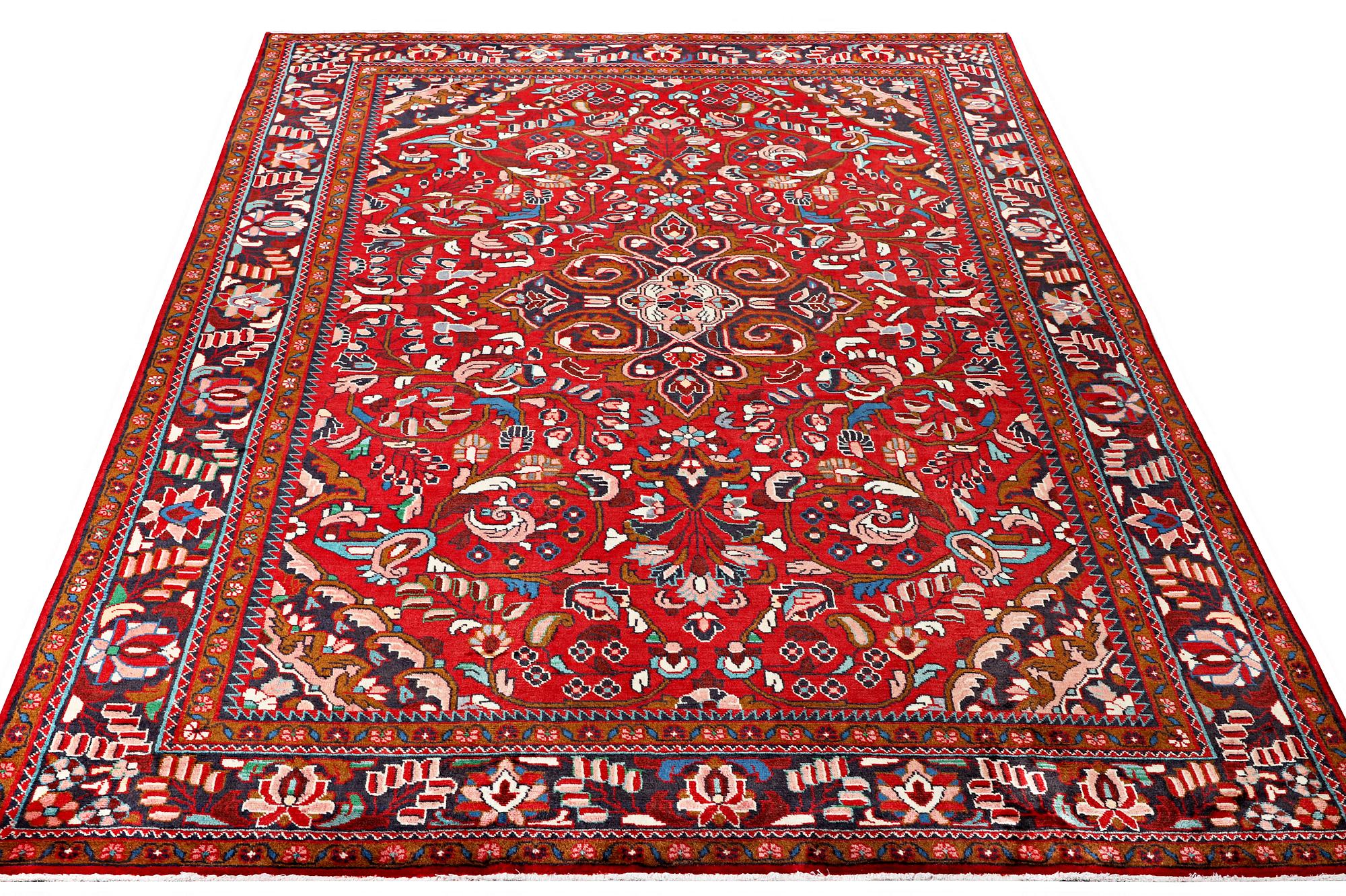 A Lilihan carpet, c. 333 x 225 cm.
