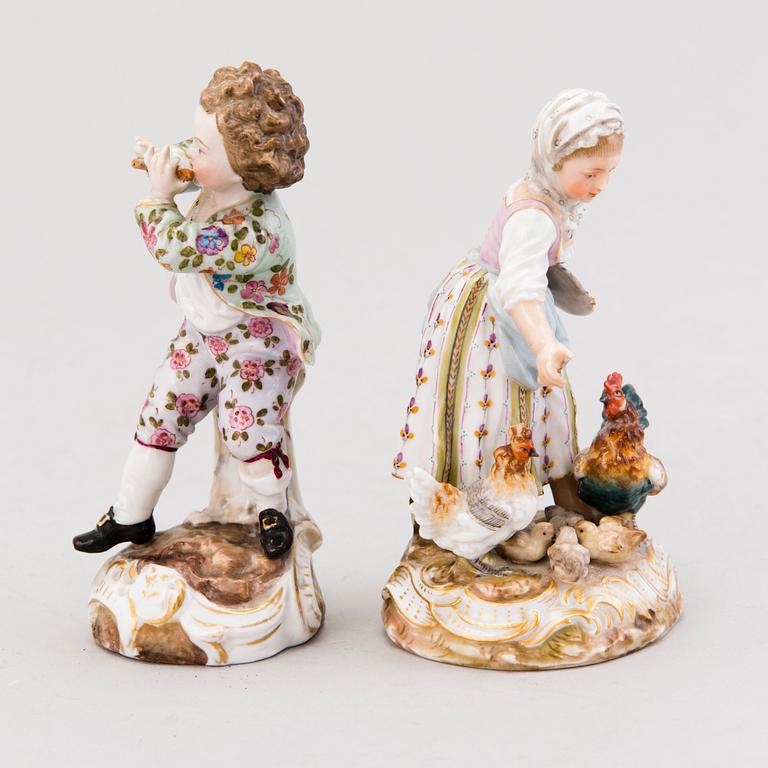 FIGURIINEJA, 2 kpl, posliinia, eri valmistajat, Keskieurooppa, n. 1900.