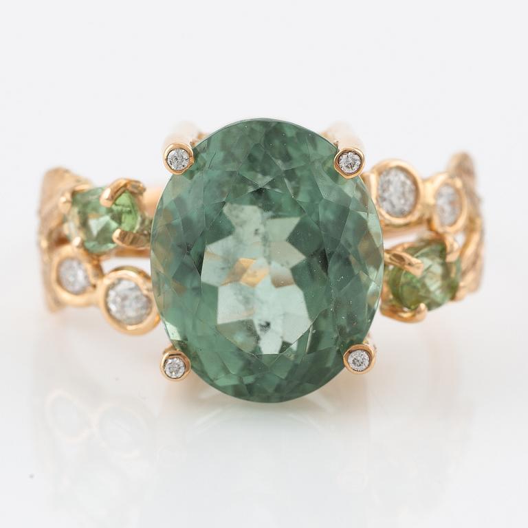 Ring with green quartz, tourmalines, and brilliant-cut diamonds.