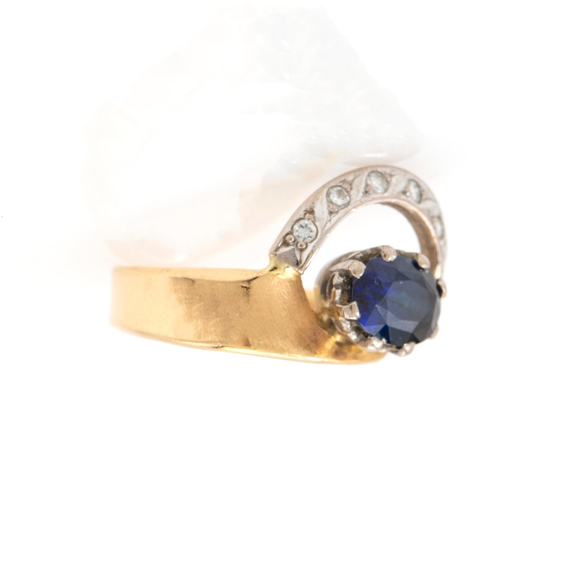 Elon Arenhill, Ring, 18k guld med safir och briljantslipade diamanter.