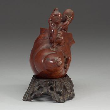 A wooden sculpture, Qing dynasty (1644-1912).