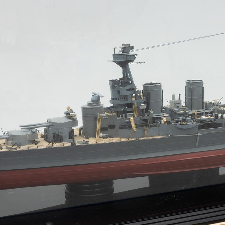 A plastic scale model of battlecrusier HMS Hood, 1:200.