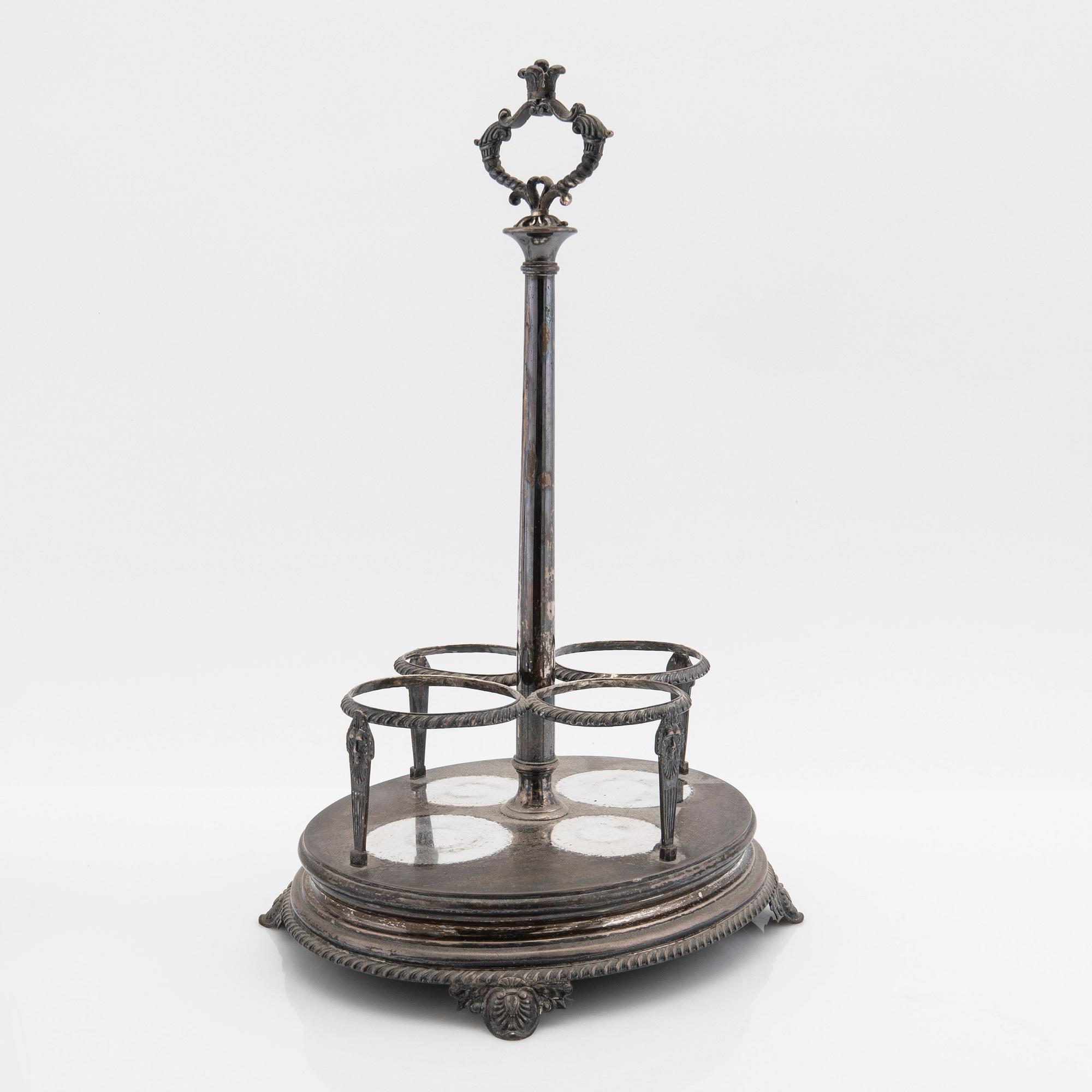 Gustaf Möllenborg, Bordssurtout, silver, för 2 karaffer samt 2 ströare, Stockholm, 1831.