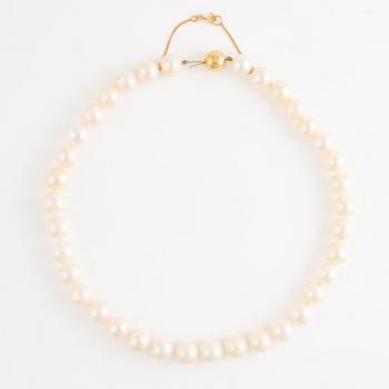 Necklace, cultured freshwater pearls, clasp 14K gold.