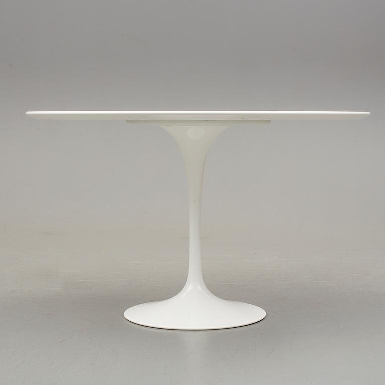 BORD, "Tulip", Eero Saarinen för Knoll International, 2000-tal.