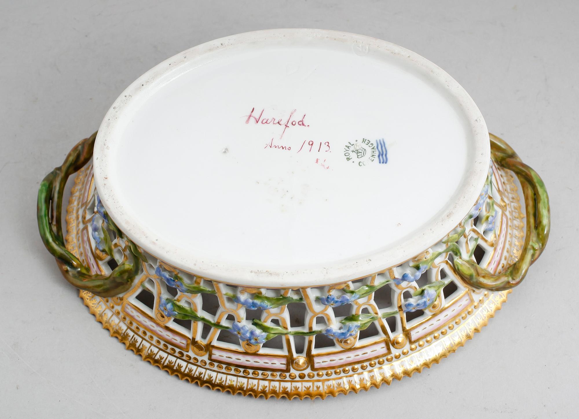 GALLERSKÅL, porslin, Flora Danica, Royal Copenhagen.