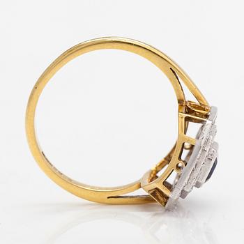 An 18K gold ring with a sapphire and diamonds ca. 0.32 ct in totalt.