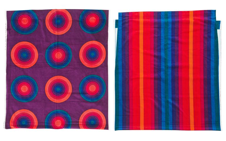 CURTAINS, 2 PIECES, AND SAMPLERS, 6 PIECES. Cotton velor. A variety of multicolour nuances and patterns.