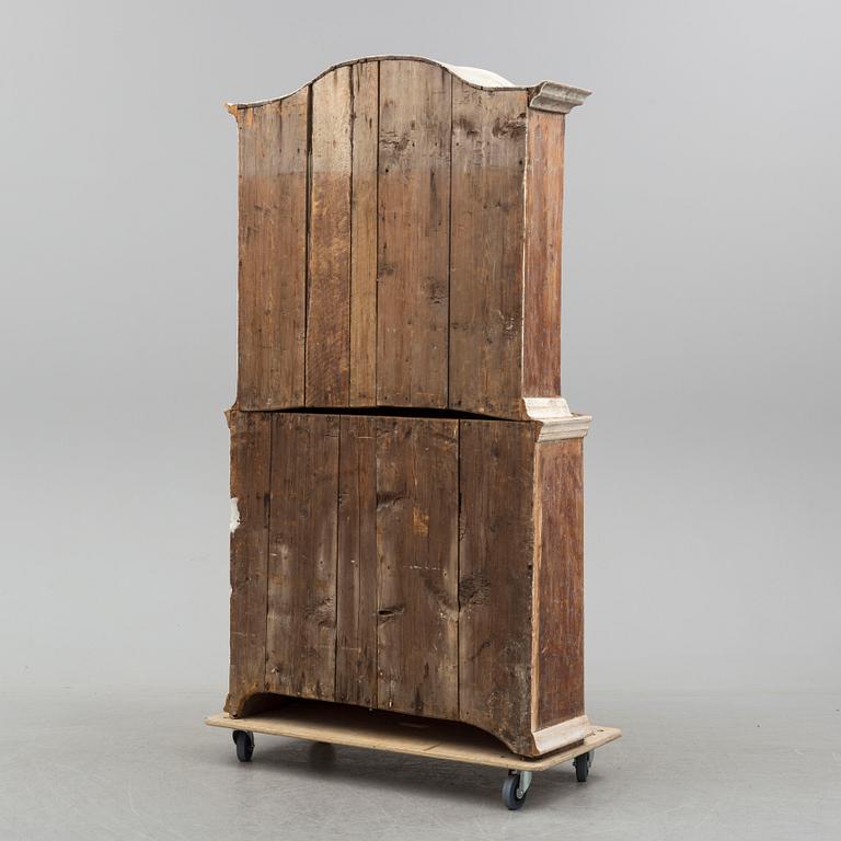 A CUPBOARD, late 18th / early 19th century.