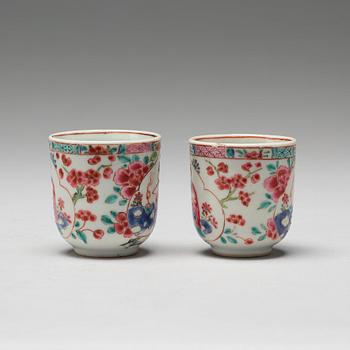 A pair of famille rose cups with dishes, Qing dynasty, Yongzheng (1723-35).