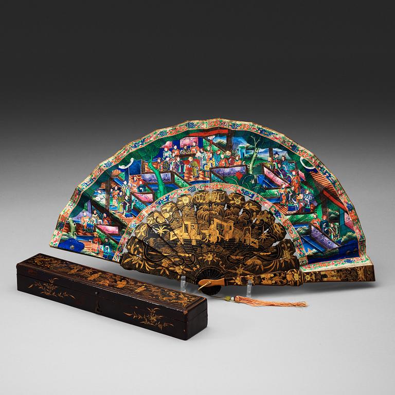 SOLFJÄDER med ETUI, akvarell och lack. Qingdynastin, 1800-tal,