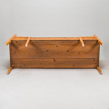 A wooden bed / sofa from around 1900.