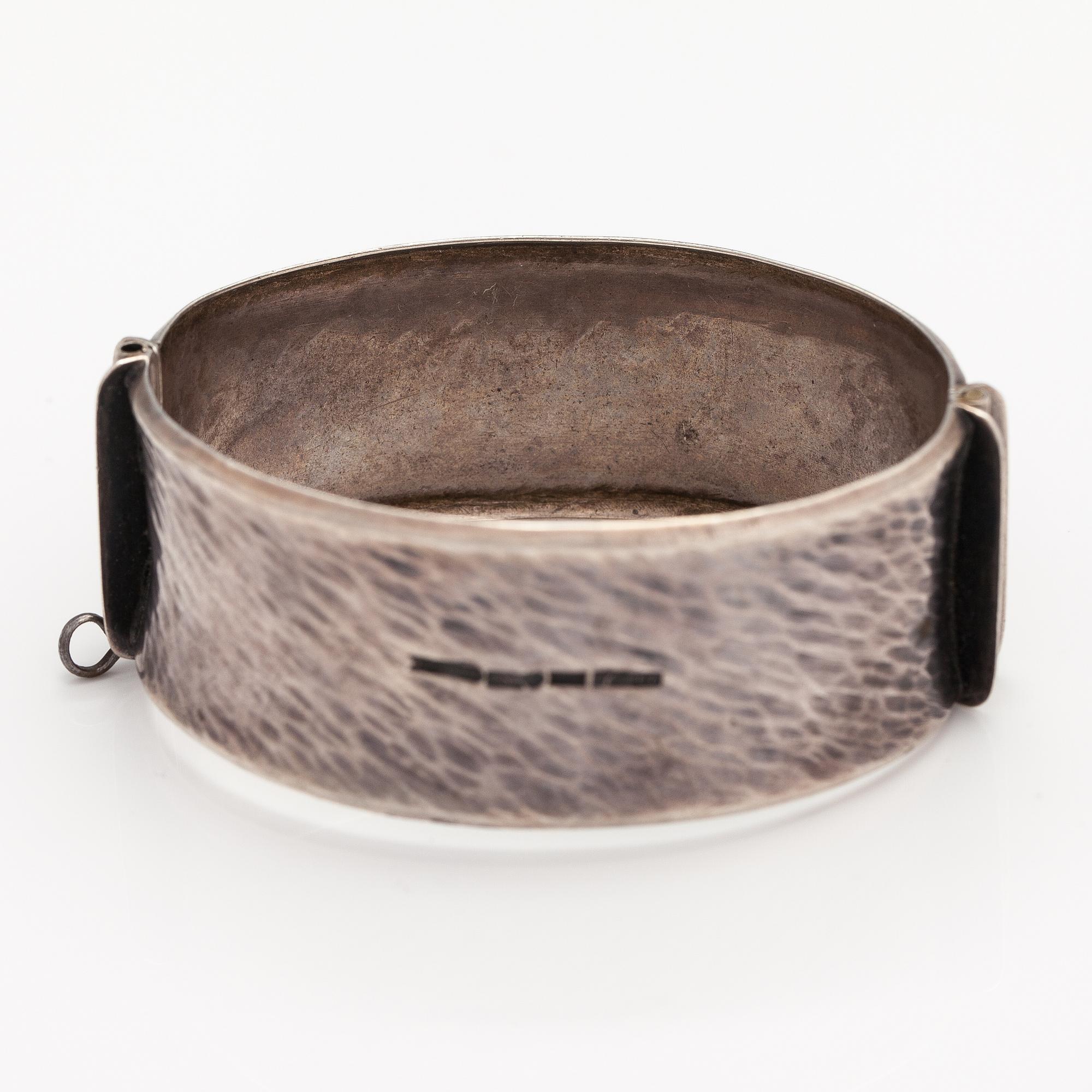 Armband, silver, ametister. Vilho Tavilehto, Tammerfors 1962.