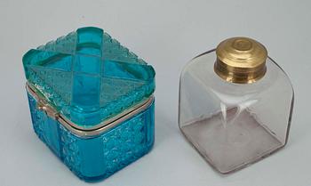 TEDOSOR, 2 st, glas och mässing, Ryssland, 1800-tal resp. dat. 1904.