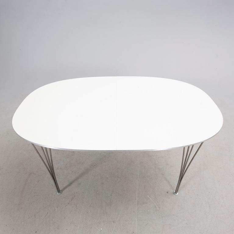 Bruno Mathsson & Piet Hein matbord "Superelips" för Fritz Hansen.