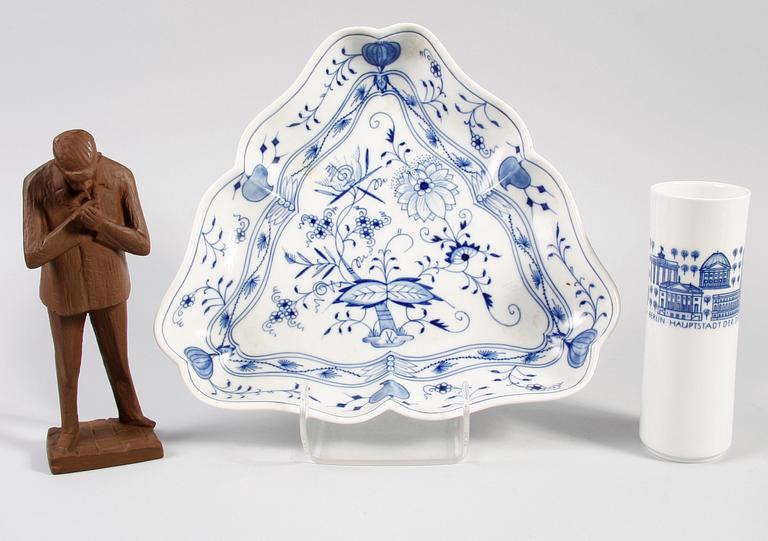 PARTI MEISSEN, 3 delar. Figurin, fat samt vas.