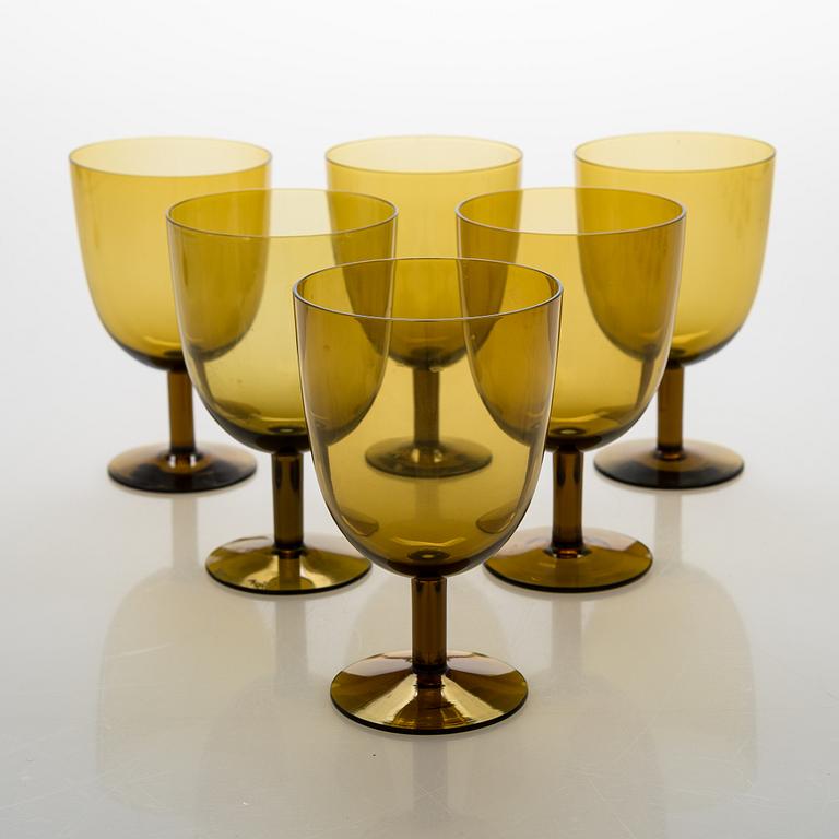 Saara Hopea, a set of 26 drinking glasses 'Veikko' Nuutajärvi Notsjö.