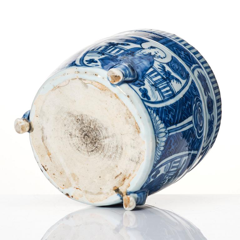 A blue and white tripod censer, Ming dynasty, Wanli (1572-1620).