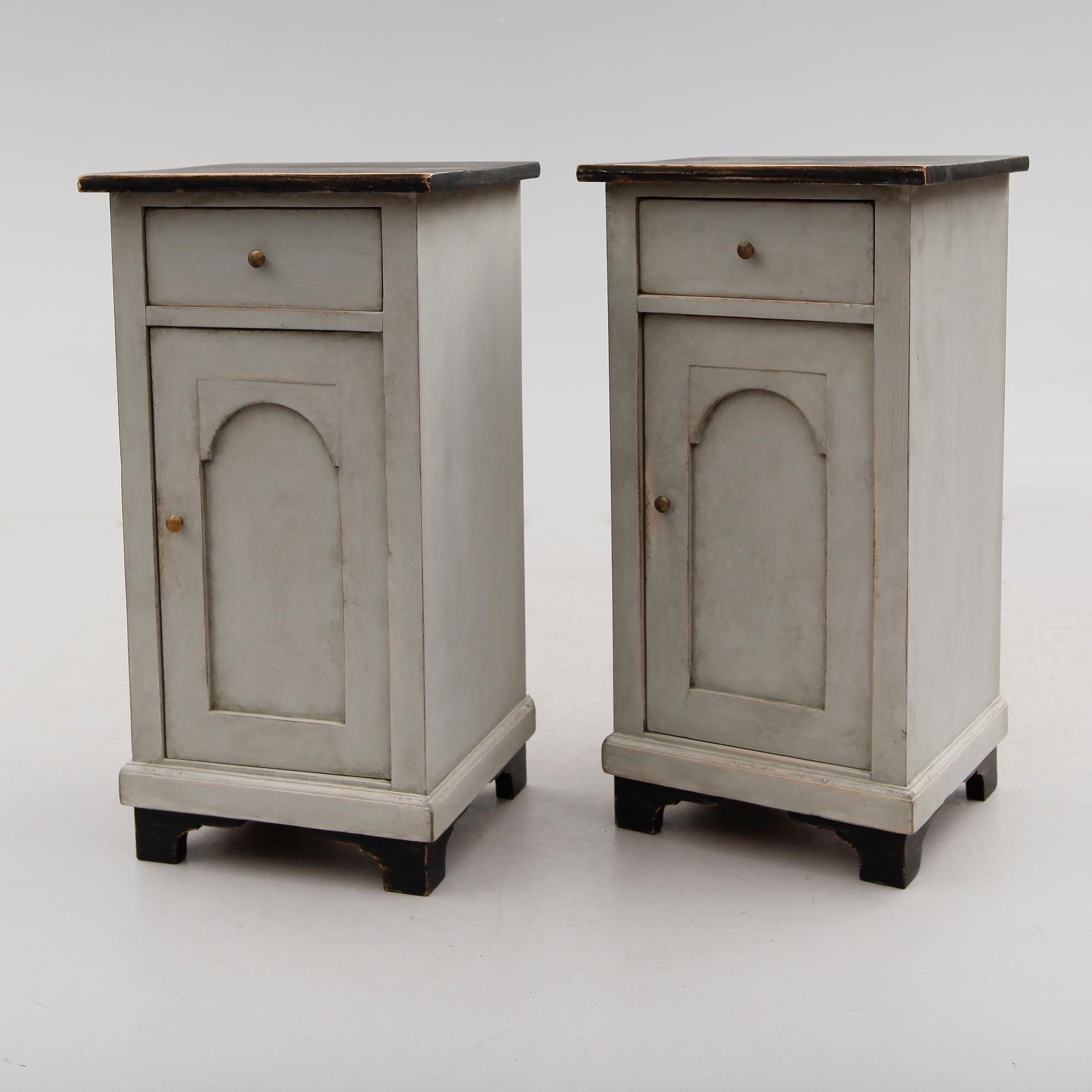 SÄNGBORD, 1 par, 1900-talets första hälft.