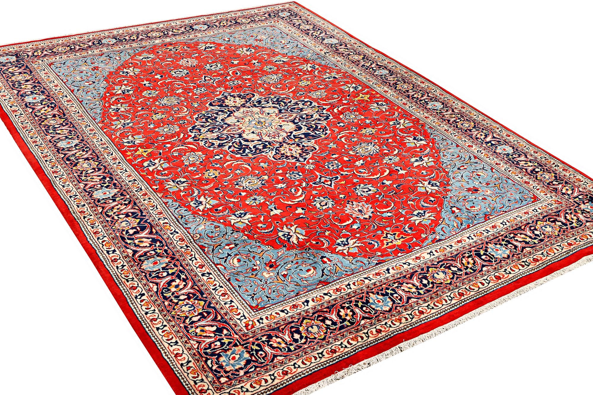 A Kashan carpet, a. 320 x 234 cm.