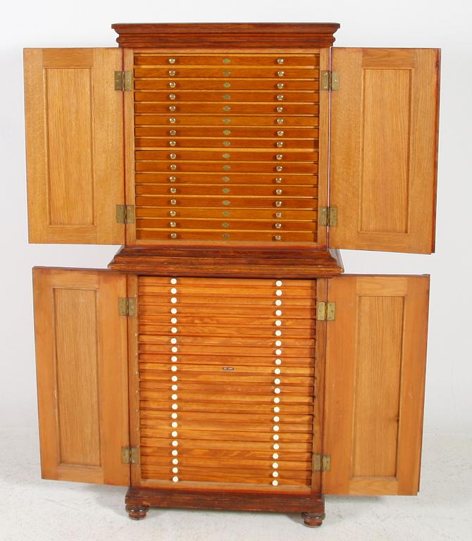 MYNTSKÅP/ARKIVSKÅP.