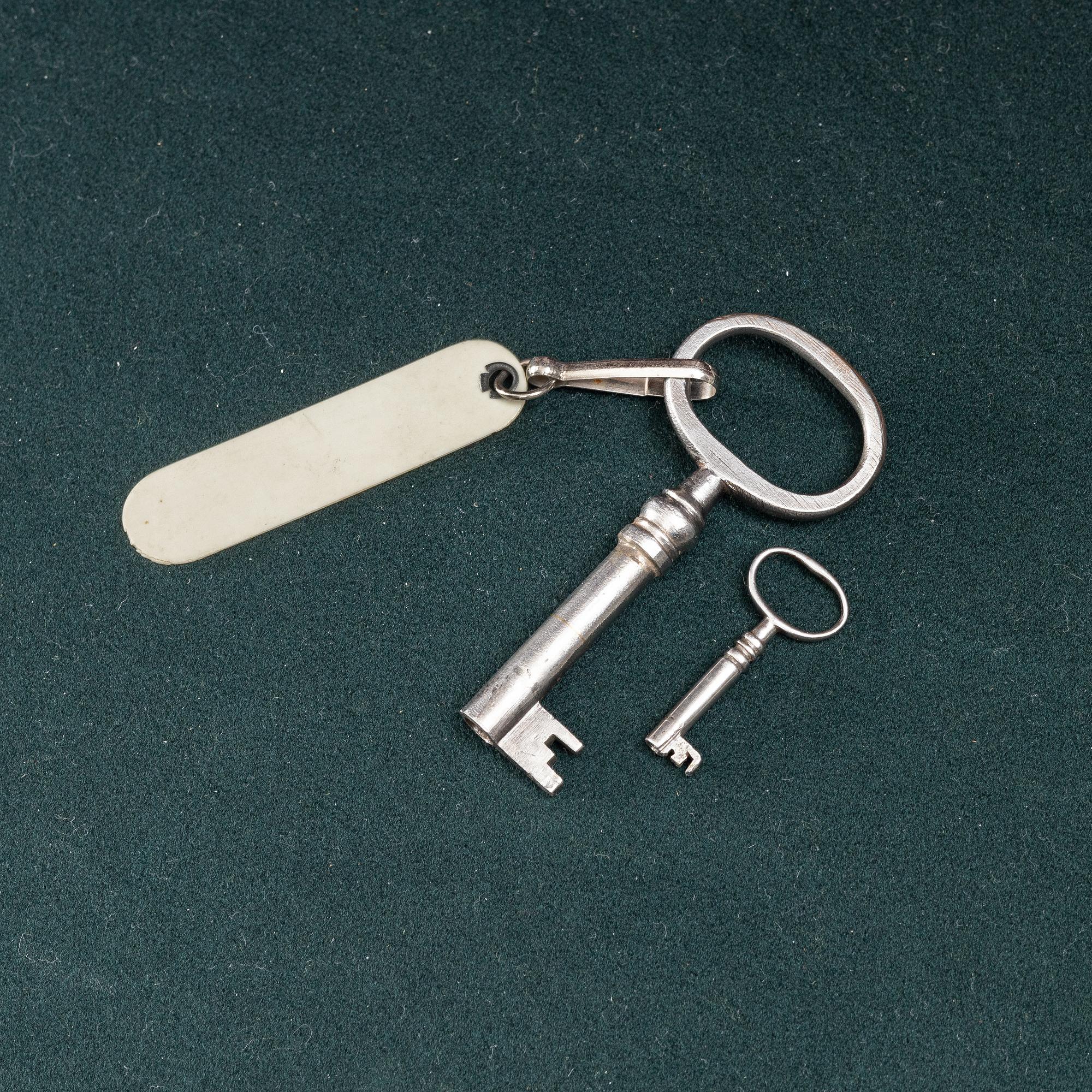 A late Gustavian chiffonier, circa 1800.